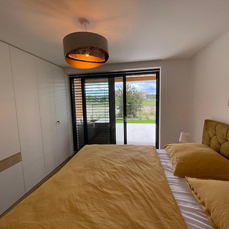 Ferienwohnung Apartman 1.C Sajdikove Humence Exterior foto